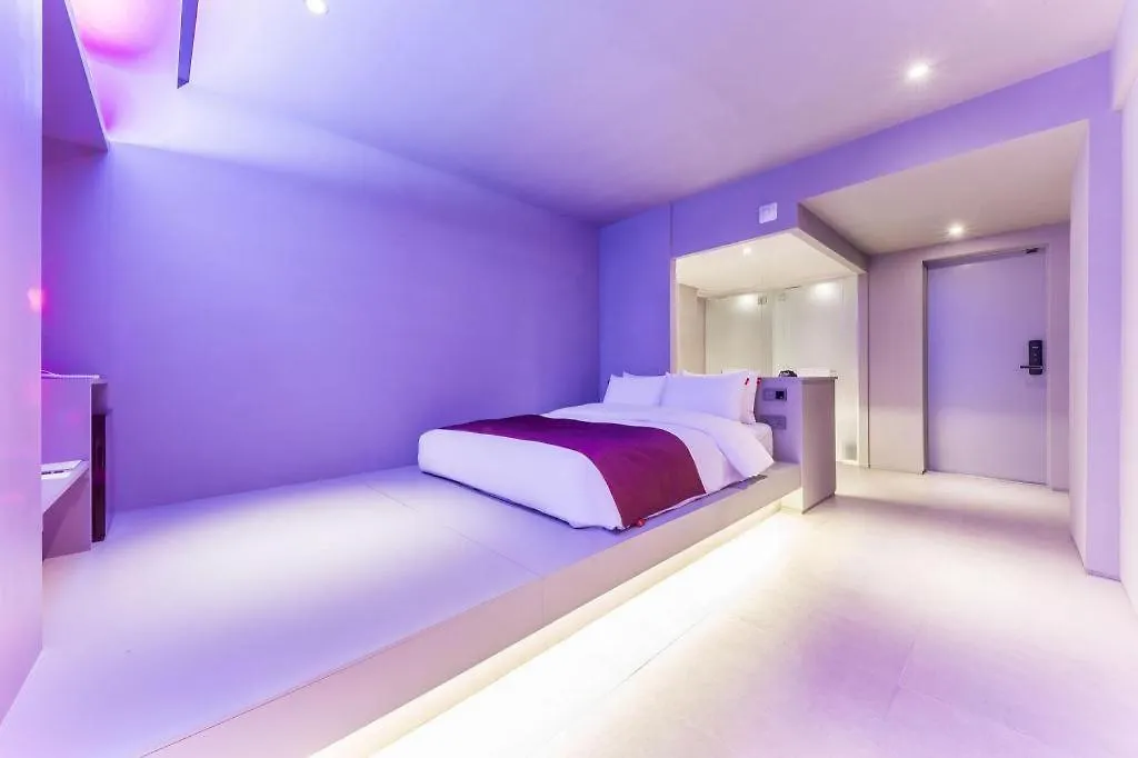 Bobo Hotel Hongdae Seoul 3*,