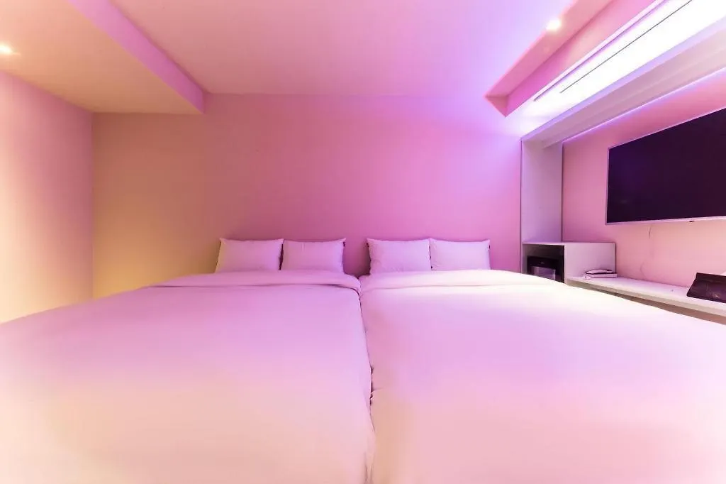 Bobo Hotel Hongdae Seoul 3*,